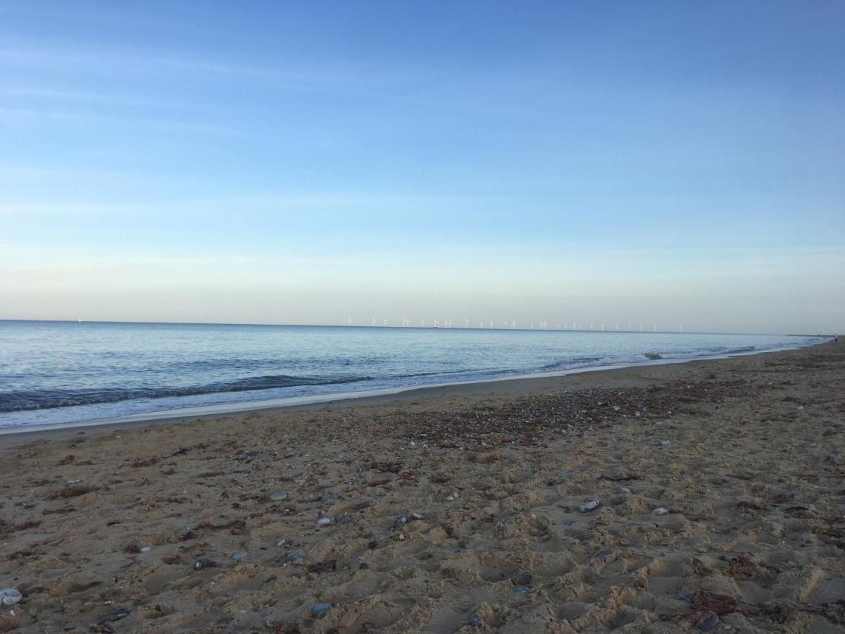 The Sanctuary 120 Sandgate, South Road,Nr29 4Jh, Hemsby Villa Dış mekan fotoğraf